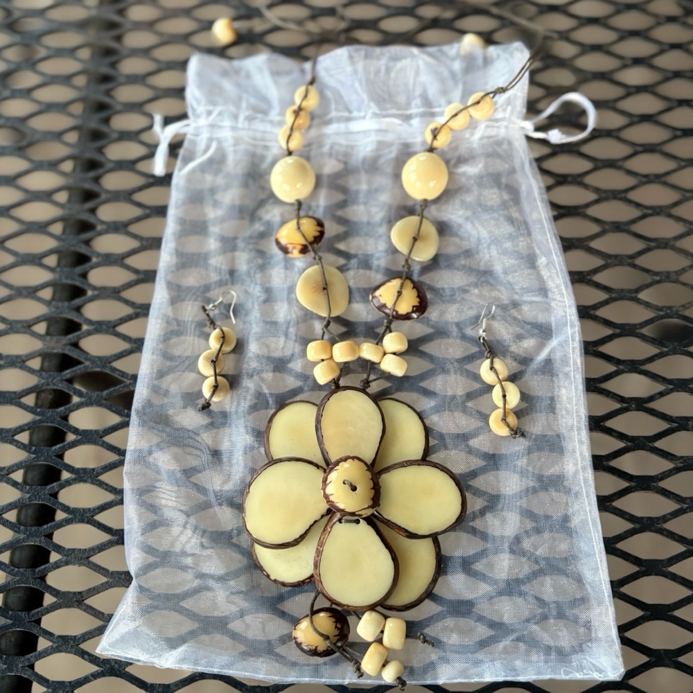 Ecuadorian Tagua Nut + Earring Floral Design Cut